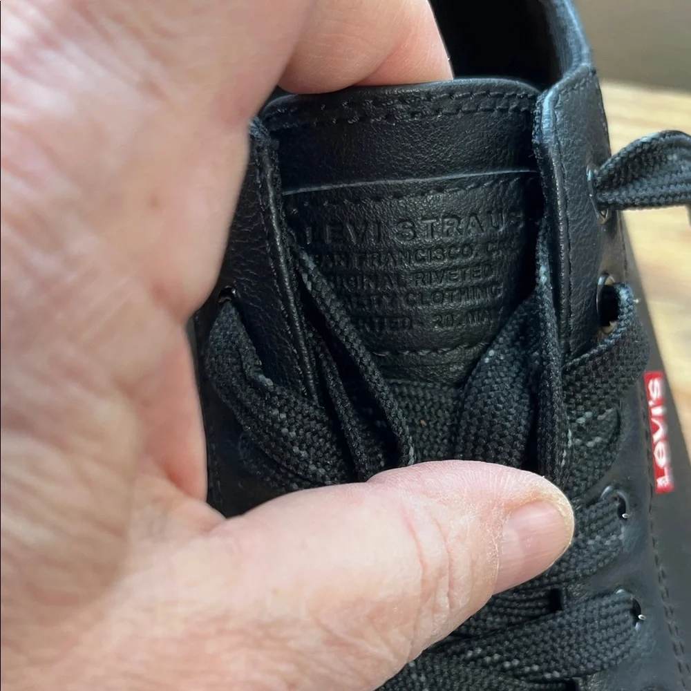 Levi’s Men’s Black Faux Leather‎ Athletic Shoe 9.5 NWOT
